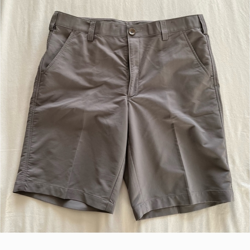 Men's Under Armour golf shorts.  Large gray, wonderful condition